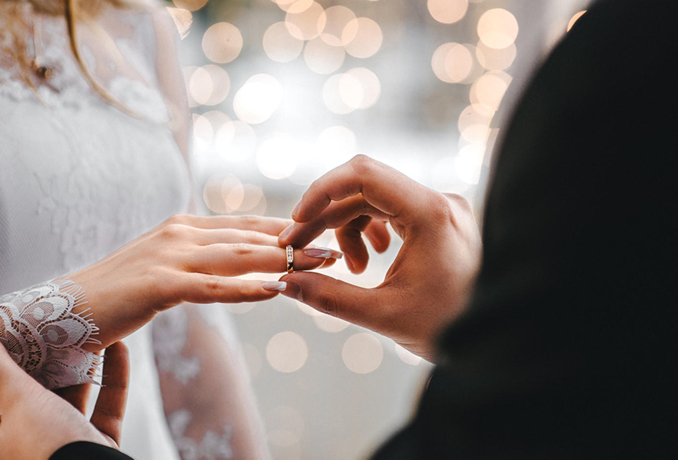 3 شروط للحصول على تصريح الزواج من الخارج في عمان .. تابع التفاصيل 