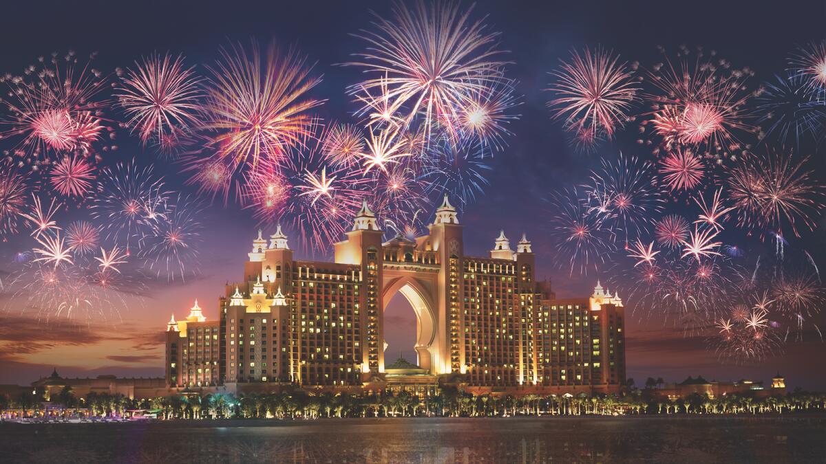 32 موقعاً للألعاب النارية ليلة رأس السنة في الامارات .. تعرف عليها 